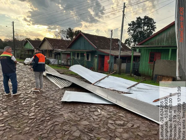 Capa Temporal provoca destelhamentos, granizo e danos em estruturas públicas em Cruz Alta