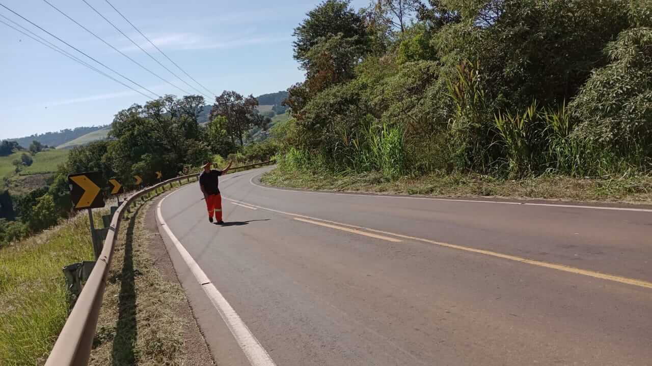 Capa Solicitação é atendida e DAER executa trabalhos de conservação na ERS 323