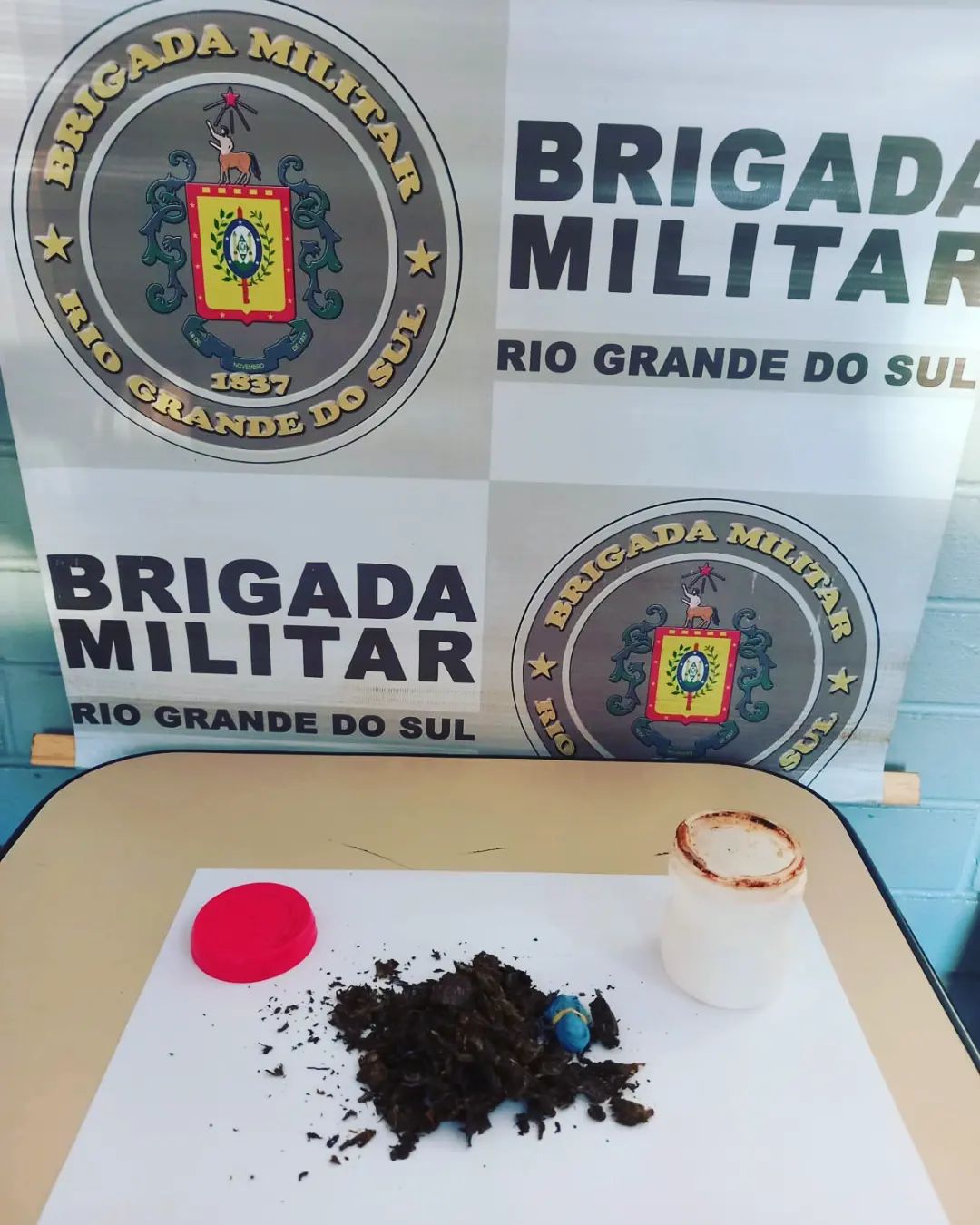 Capa BM apreende droga e prende um homem em Três Passos