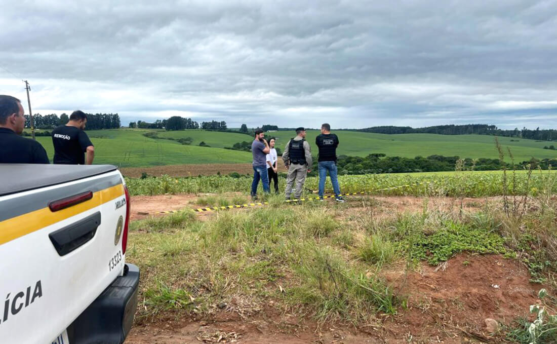 Capa Corpo com marcas de tiros é encontrado na Transbrasiliana, em Passo Fundo