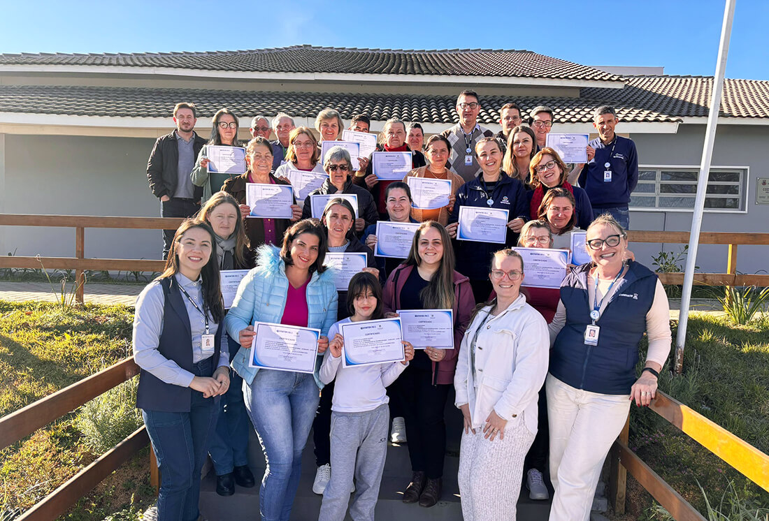 Capa Agricultoras da região participam de curso para melhorar moradias e jardins rurais