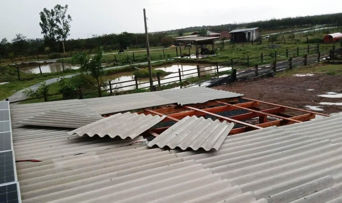Capa Temporal destelha casas e causa estragos em Nova Santa Rita