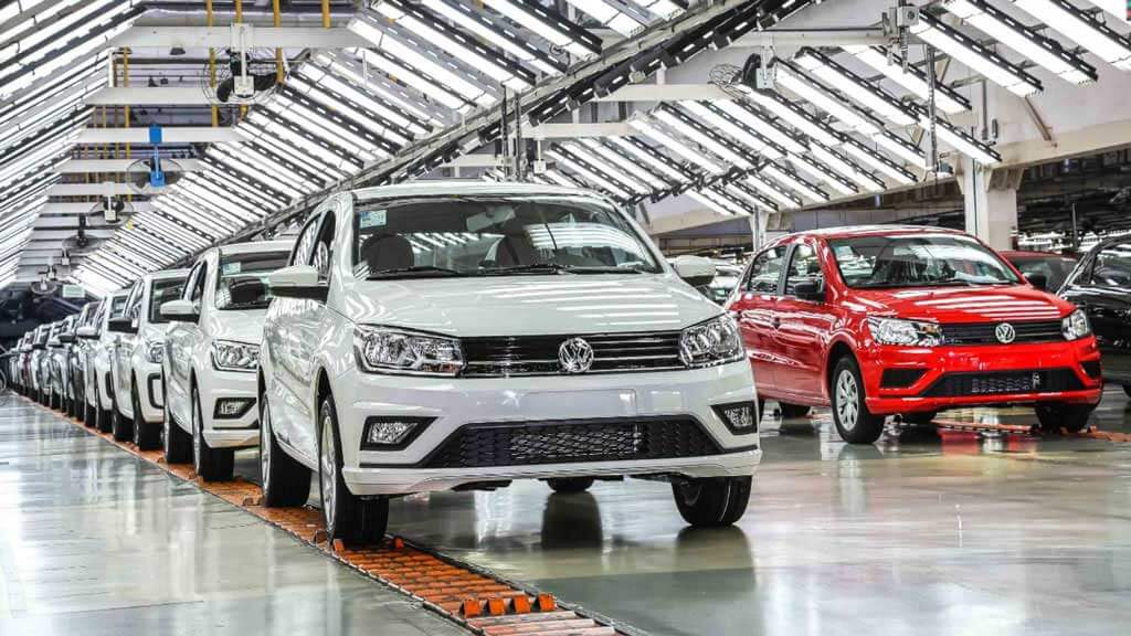 Capa Montadoras e governo estudam relançamento do carro popular