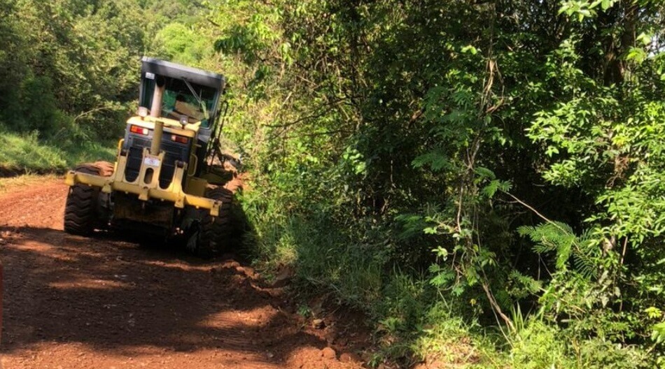 Capa Ametista do Sul: Obras realiza reparos na estrada na divisa com Rodeio Bonito