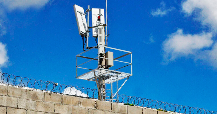 Capa Anatel amplia uso de bloqueadores de celular, internet e drones