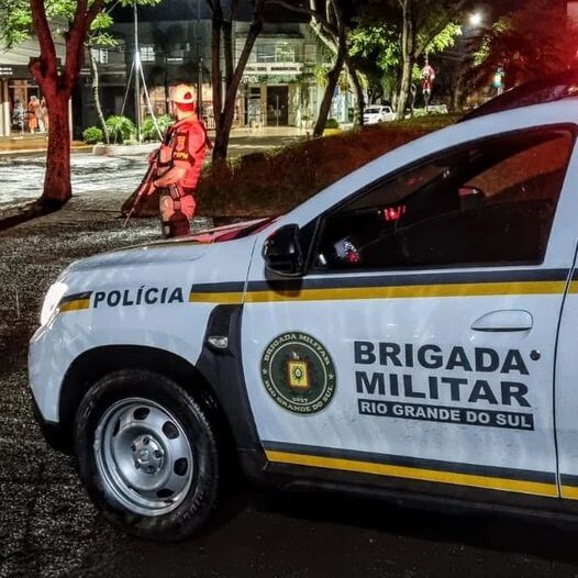 Capa BM prende homem por roubo à estabelecimento em Palmitinho