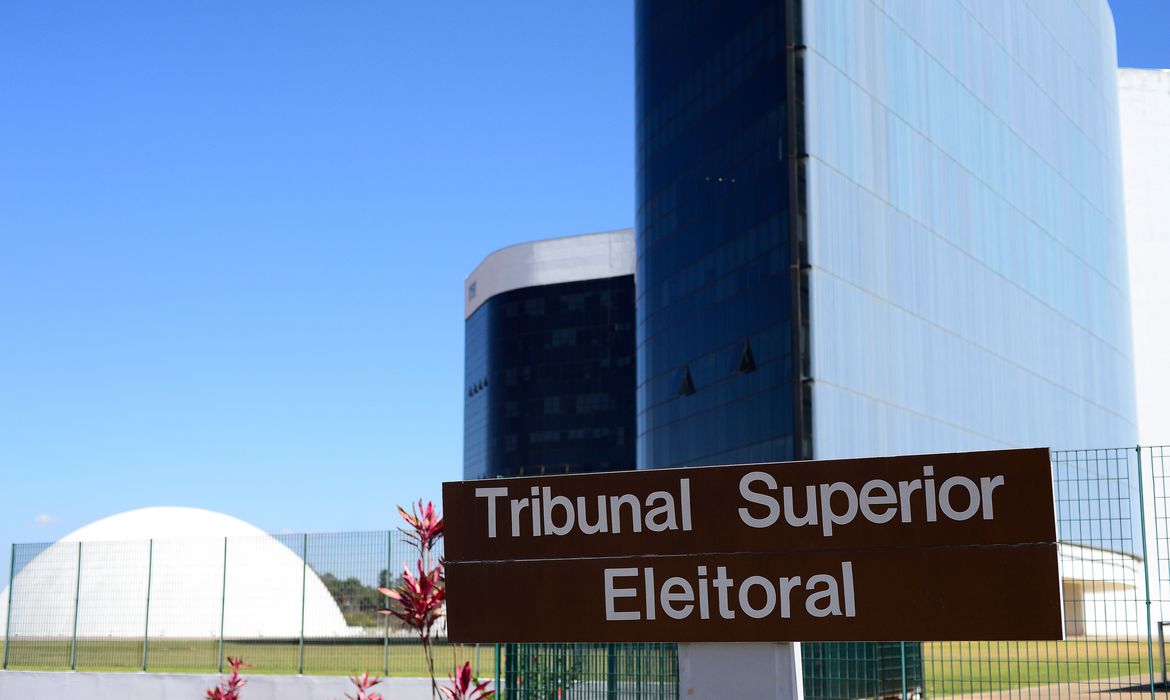 Capa TSE cria regras para uso da inteligência artificial nas eleições de outubro