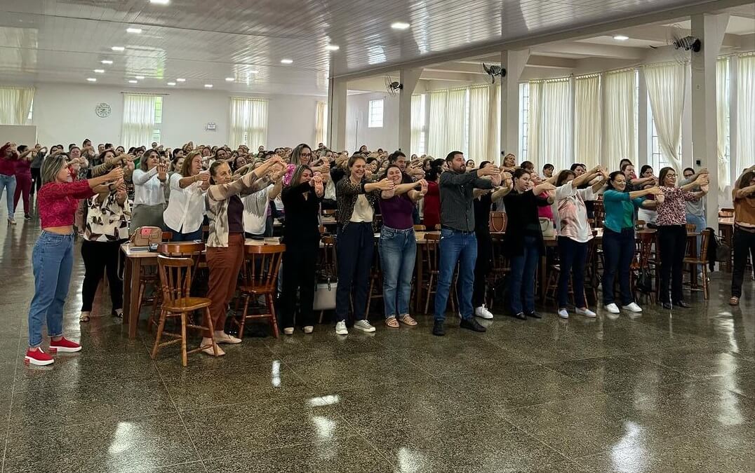 Capa Confraternização de acolhimento aos profissionais da rede municipal de FW é realizada