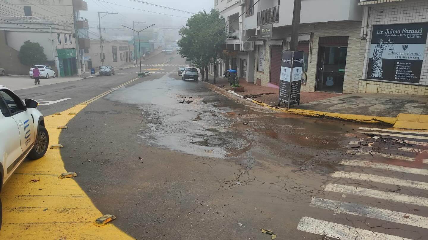 Capa Corsan repara rompimento de rede em Tenente Portela