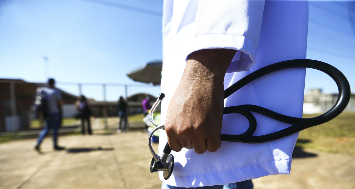 Capa Lula relança Mais Médicos nesta segunda-feira