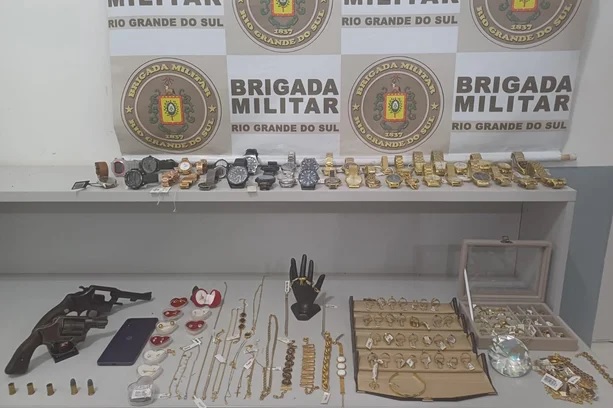 Capa Adolescentes estão envolvidos em assalto a joalheria com dois mortos em Trindade do Sul