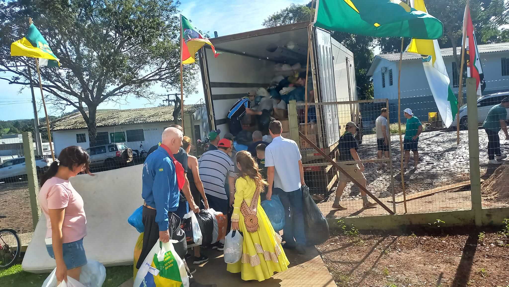 Capa Famílias de Planalto realizam ação solidária aos desabrigados no RS