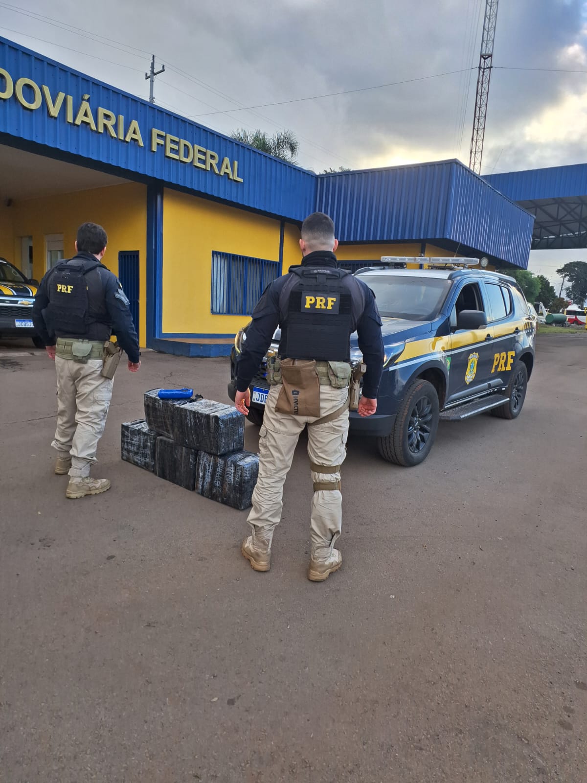 Capa PRF apreende mais de 75 quilos de maconha e prende traficante na BR-386 em Sarandi