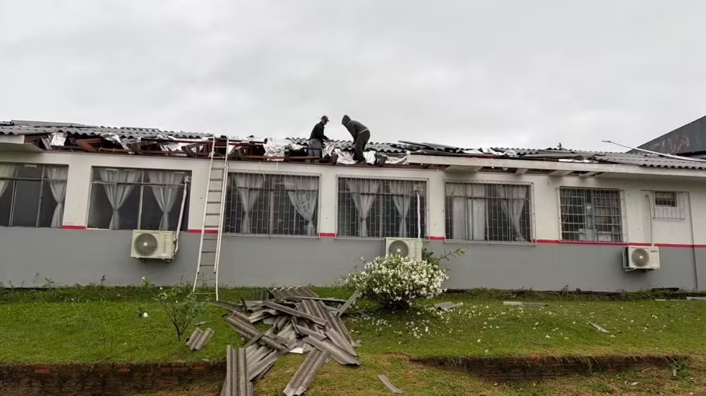 Capa Dois tornados atingem municípios do Paraná em menos de 24 horas