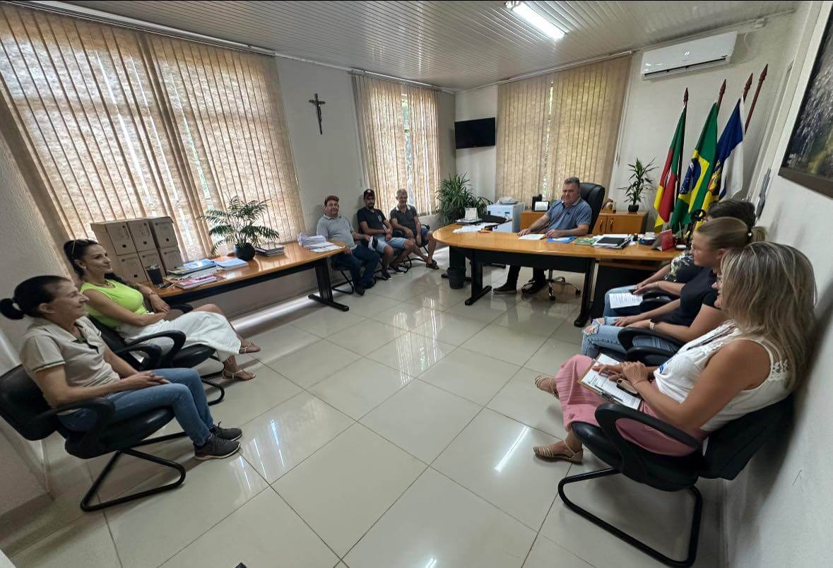 Capa Prefeito Rudimar Argenton recebe diretoria da Associação de Turismo Rural de Alpestre