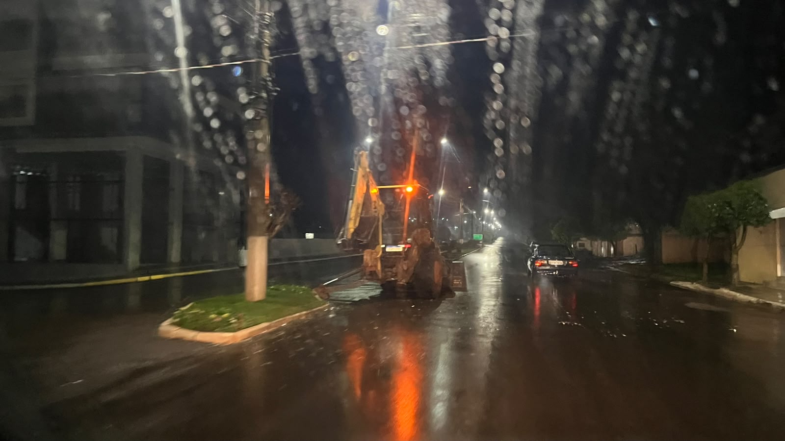 Capa Colisão entre carro e retroescavadeira da prefeitura é registrada em Ronda Alta