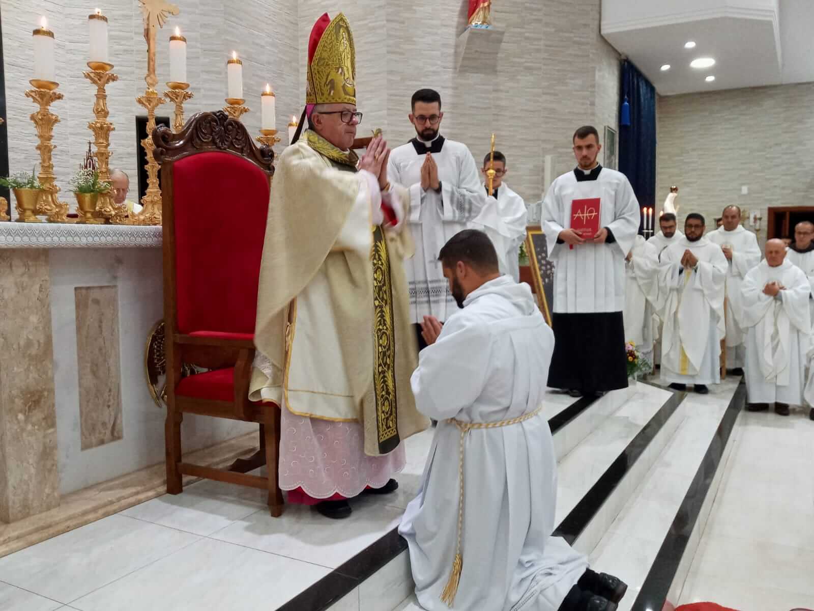 Capa Missa de Consagração da Diocese e Ordenação Diaconal ocorre em Derrubadas