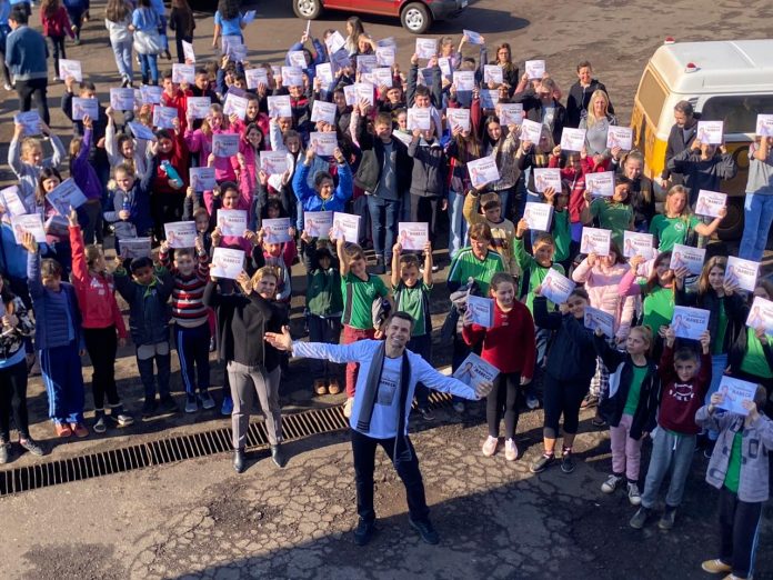 Capa Iraí: alunos recebem exemplar do livro "As Travessuras do Maneco” de Danilo Gregory