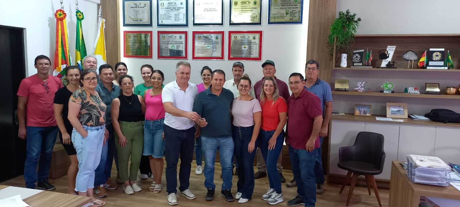 Capa  Presidente do Legislativo assume como prefeito em exercício em Pinhal