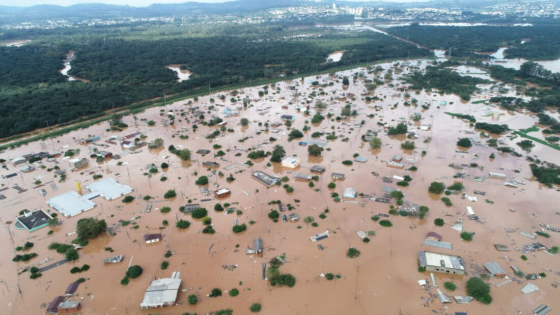 Capa Defesa Civil divulga a lista de desaparecidos nas cheias do RS