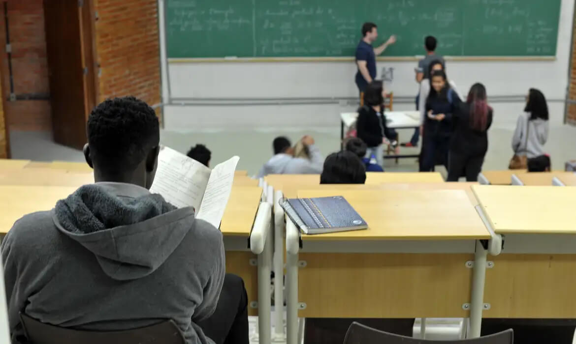 Capa Instituições de ensino vão emitir diploma digital de graduação