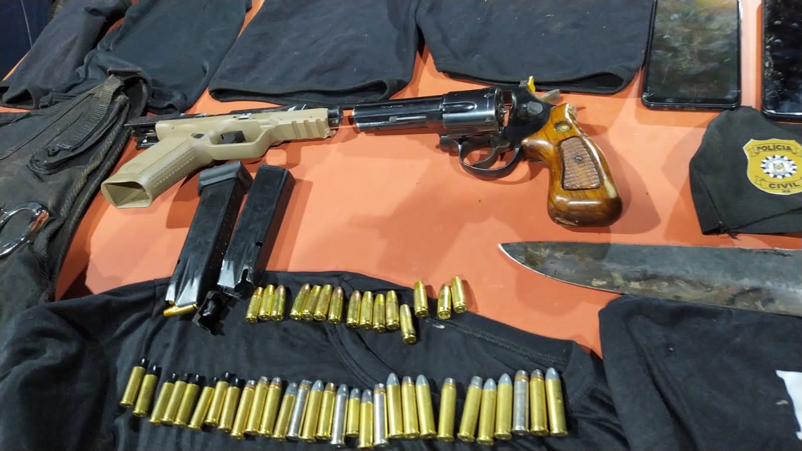 Capa PRF prende criminosos em Sarandi