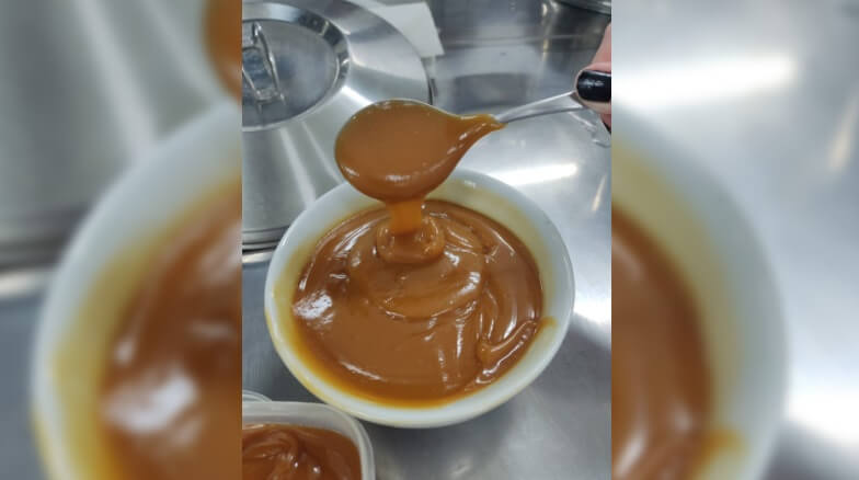 Capa Alunos de Farmácia produzem doce de leite em aula prática