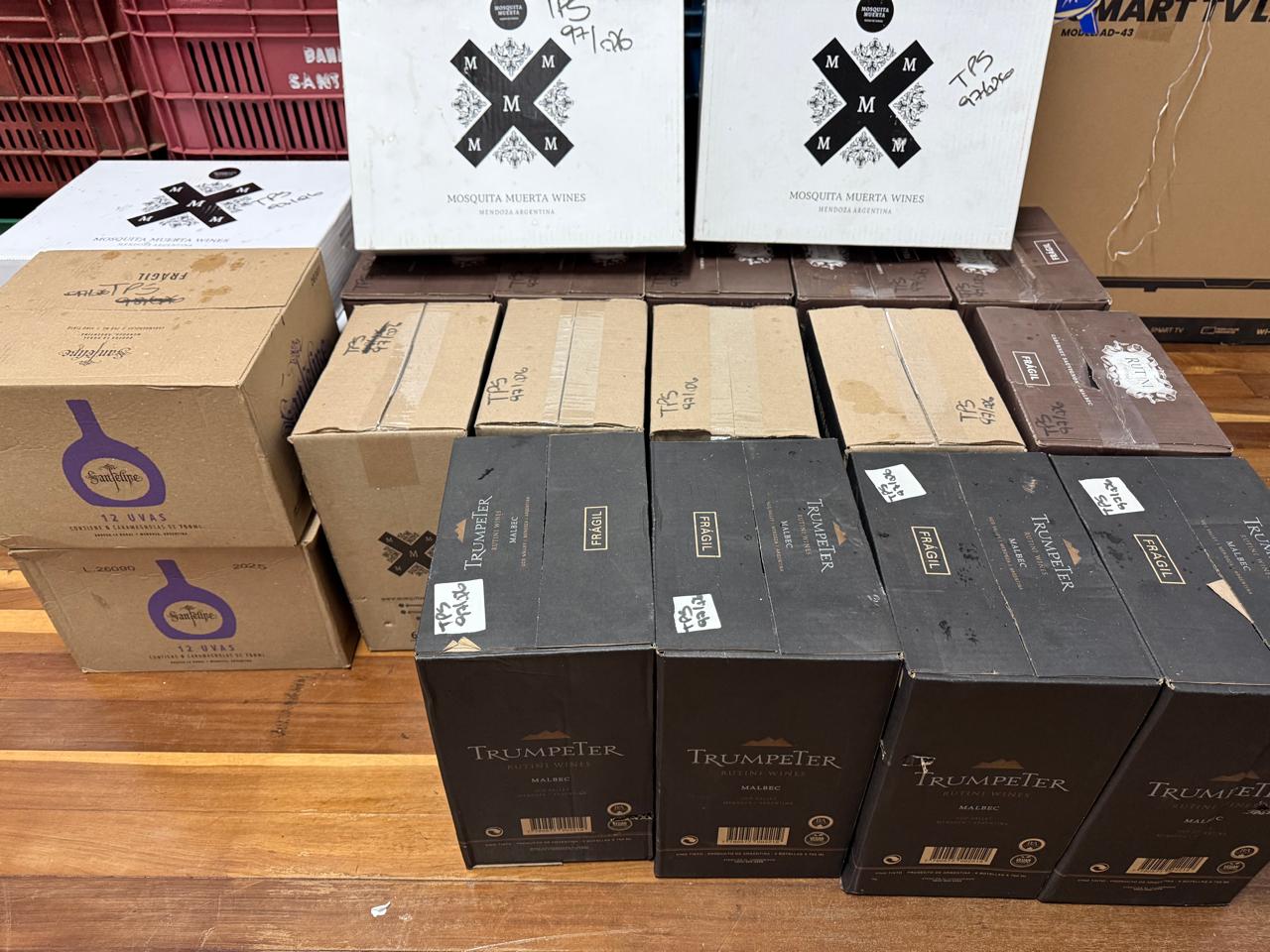 Capa Receita Federal apreende 22 caixas de vinho de origem argentina em Três Passos