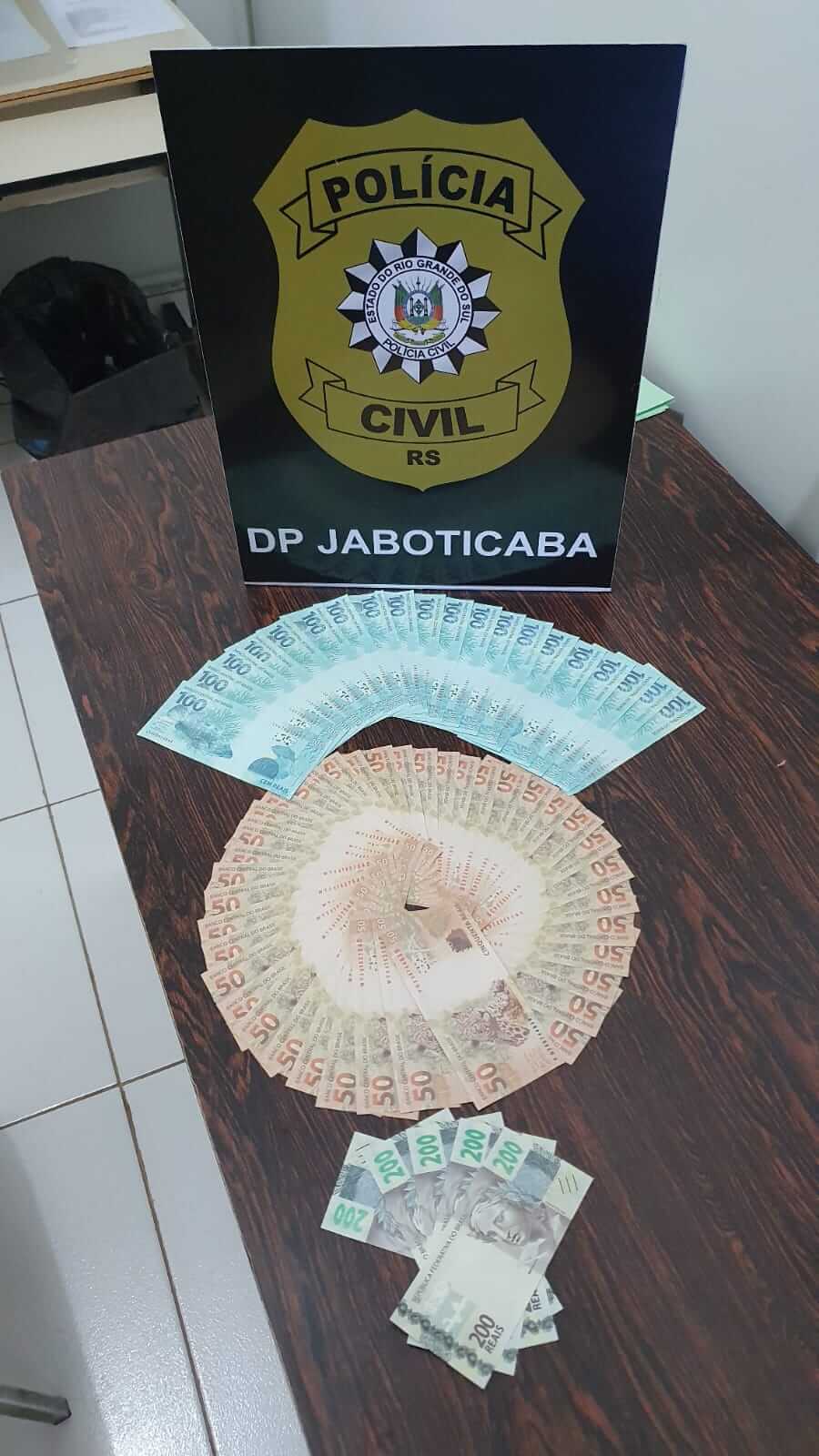 Capa Polícia Civil apreende notas falsas em Jaboticaba