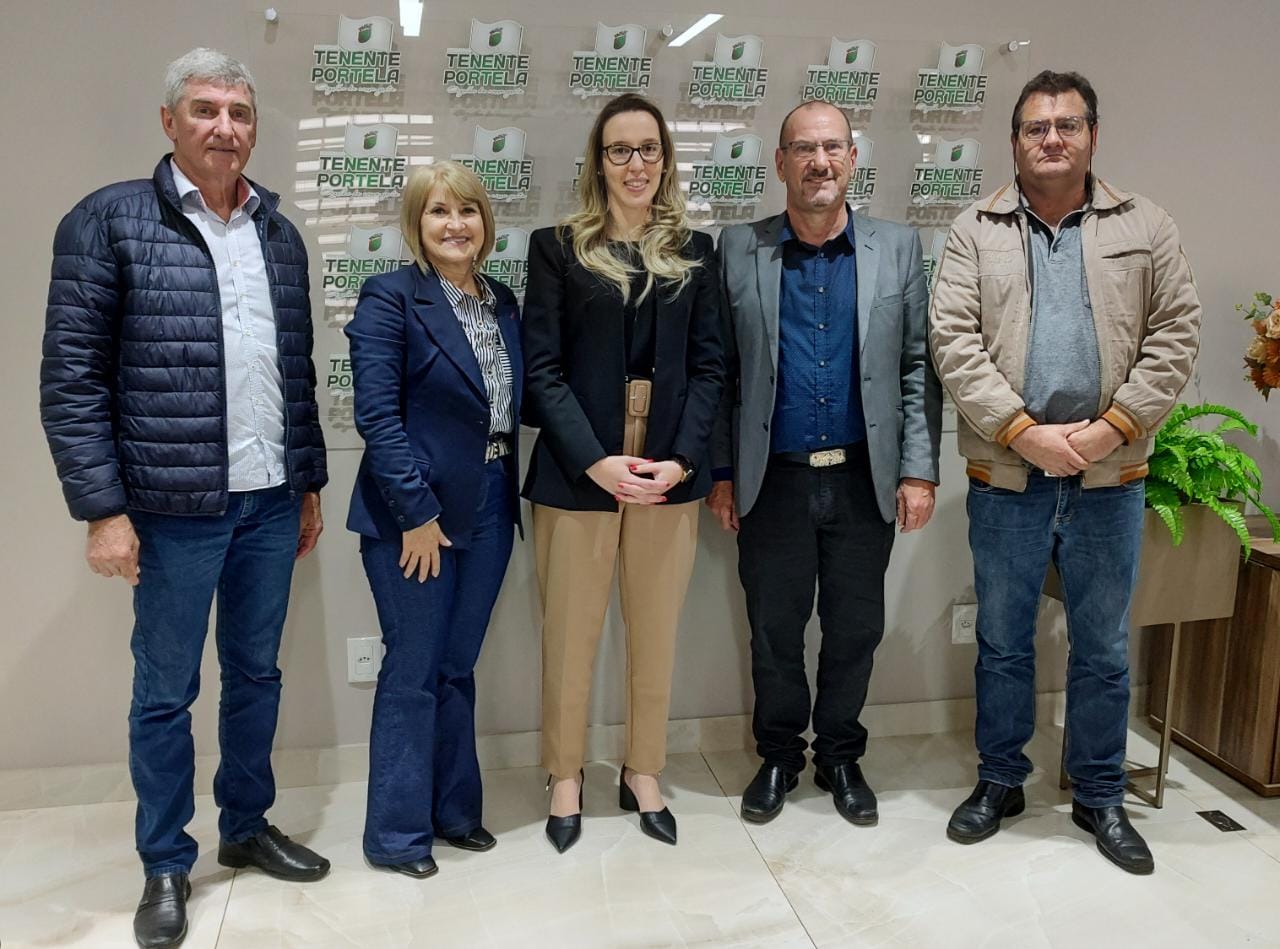Capa Tenente Portela: Promotora visita poder executivo
