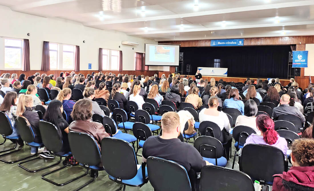 Capa Três Passos capacita mais de 420 profissionais para proteger crianças e adolescentes