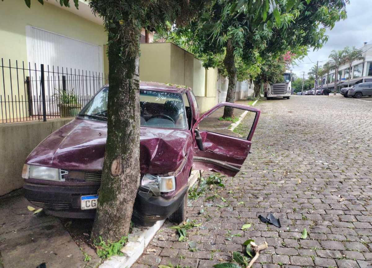 Capa Motorista de carreta passa mal ao volante e morre após colisão em Lajeado