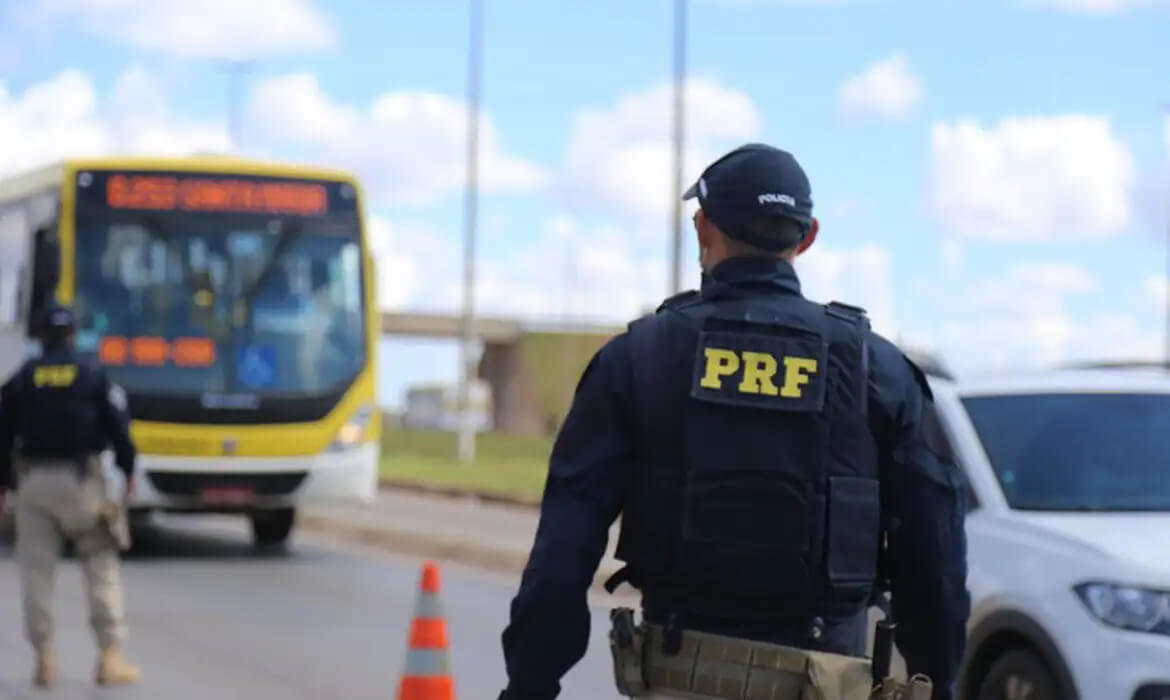 Capa PRF prende 83 foragidos em operação contra violência doméstica