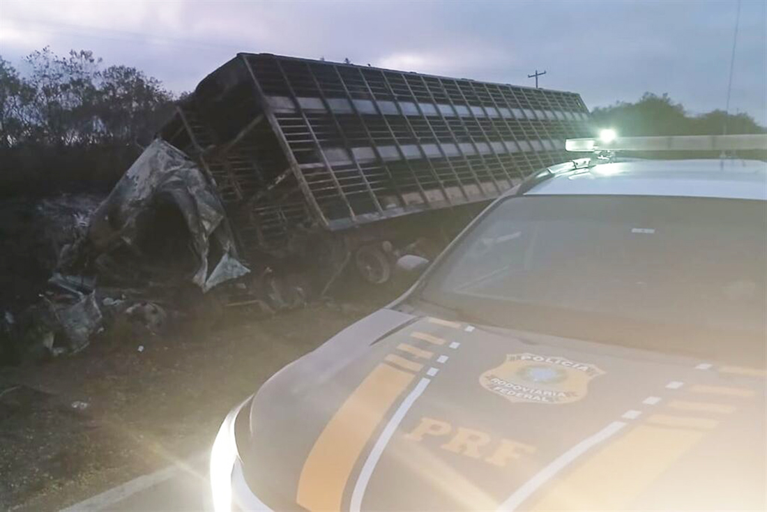 Capa Grave acidente causa a morte de caminhoneiro na BR-392