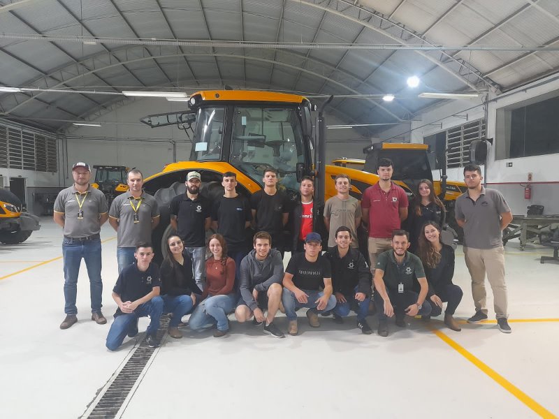 Capa Turma de Agronomia visita Moto Agrícola Volkweis