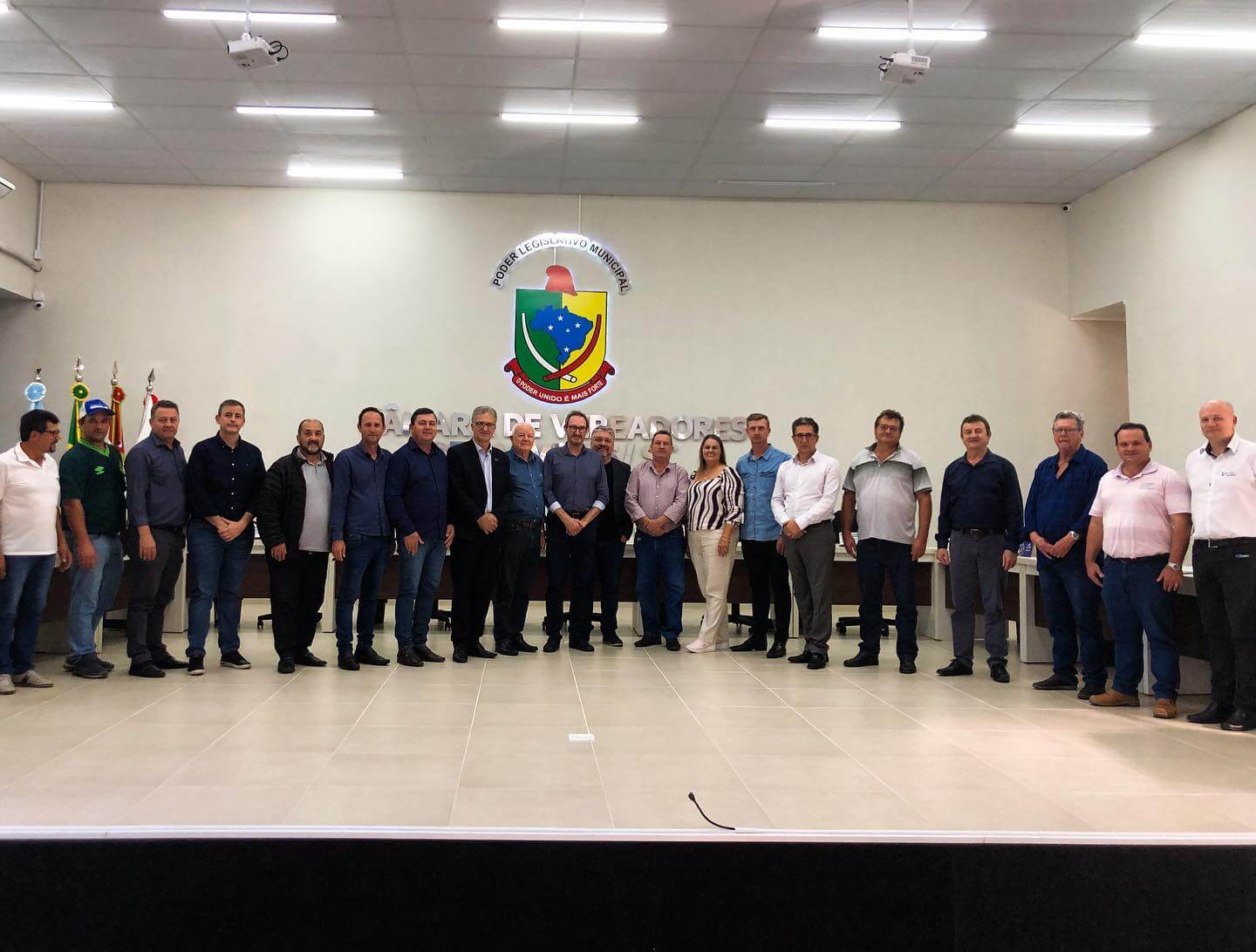 Capa Amuceleiro reforça apoio ao traçado da ferrovia Norte-Sul