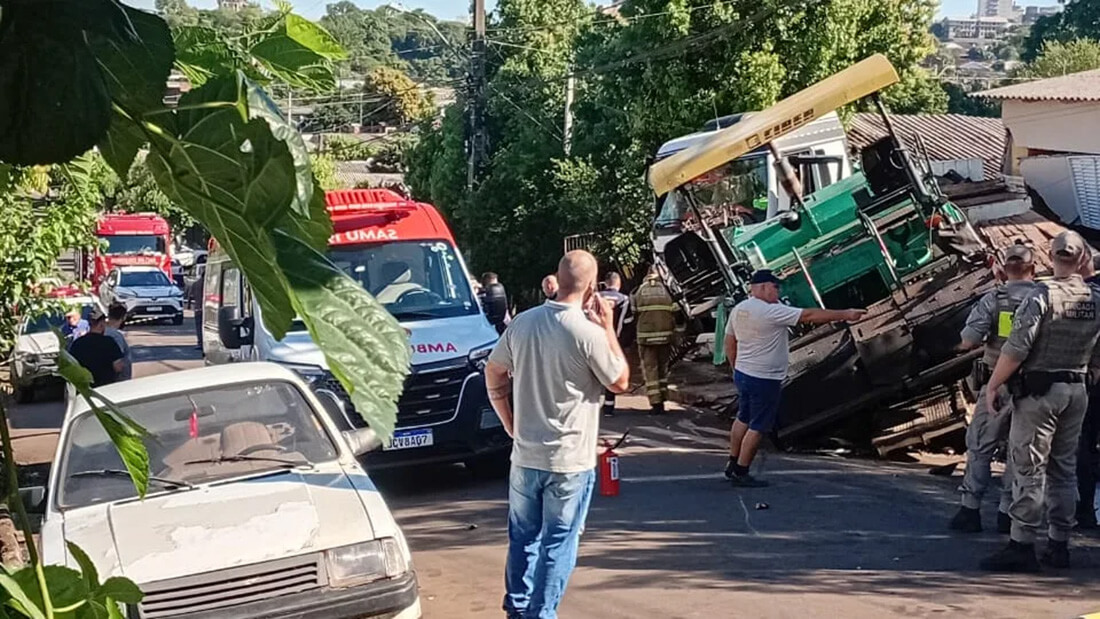 Capa Caminhão desgovernado atinge casas após perder freios no Noroeste do RS