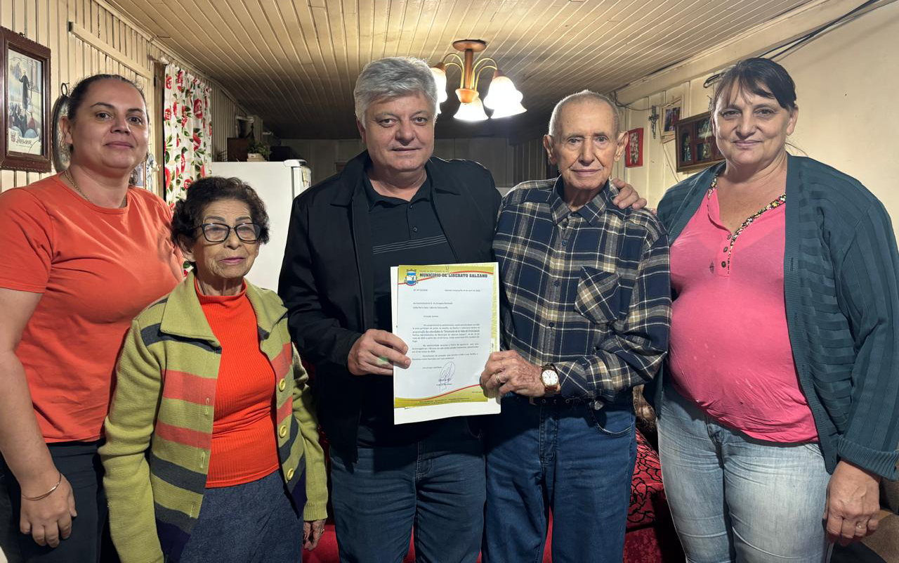 Capa Prefeito de Liberato Salzano convida cidadão centenário para festividades do município