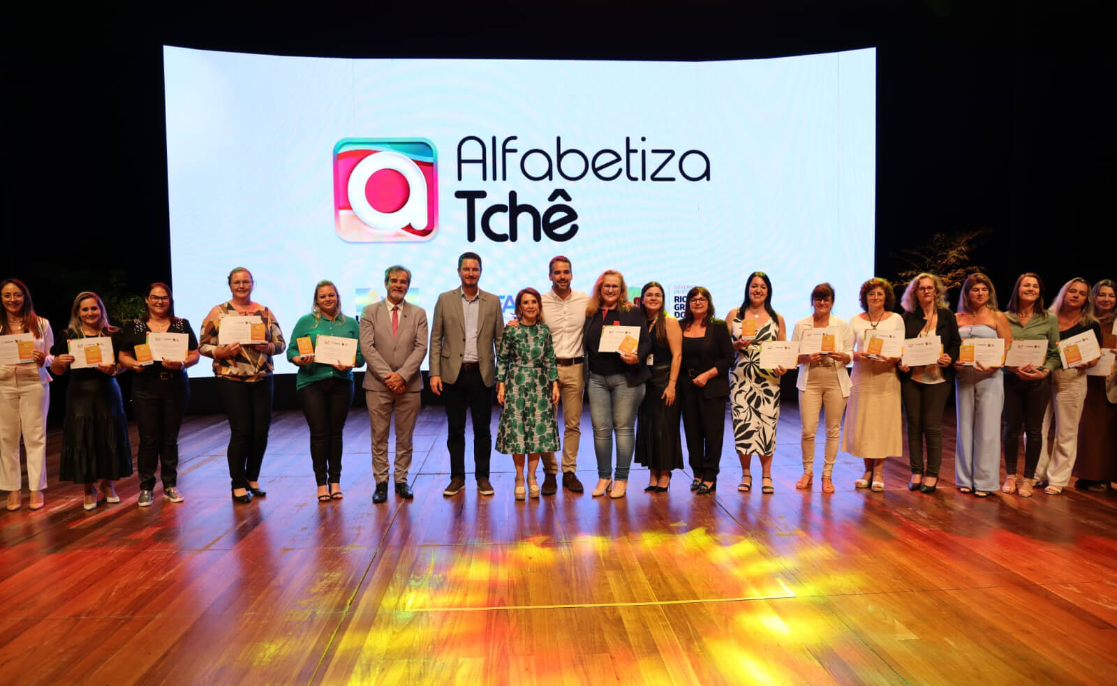 Capa Escolas da 20ª CRE são premiadas no Prêmio Alfabetiza Tchê