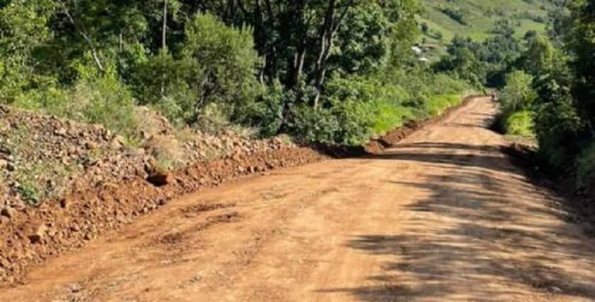 Capa Ametista do Sul: Obras promove reparos na estrada de acesso