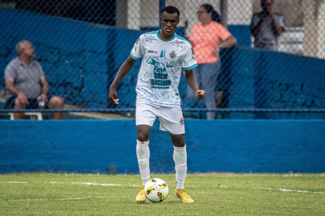 Capa Zagueiro Rogivan é o novo reforço do União-FW