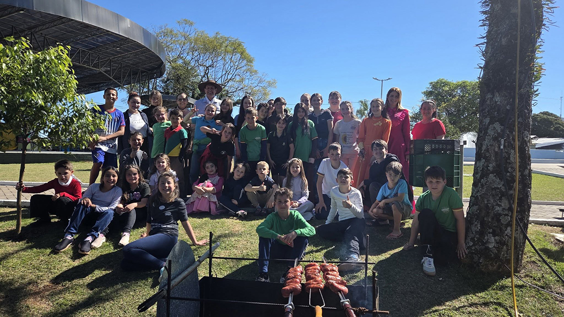 Capa Projeto Girassol promove tarde de integração cultural para crianças no Acampamento Farrapo em Caiçara