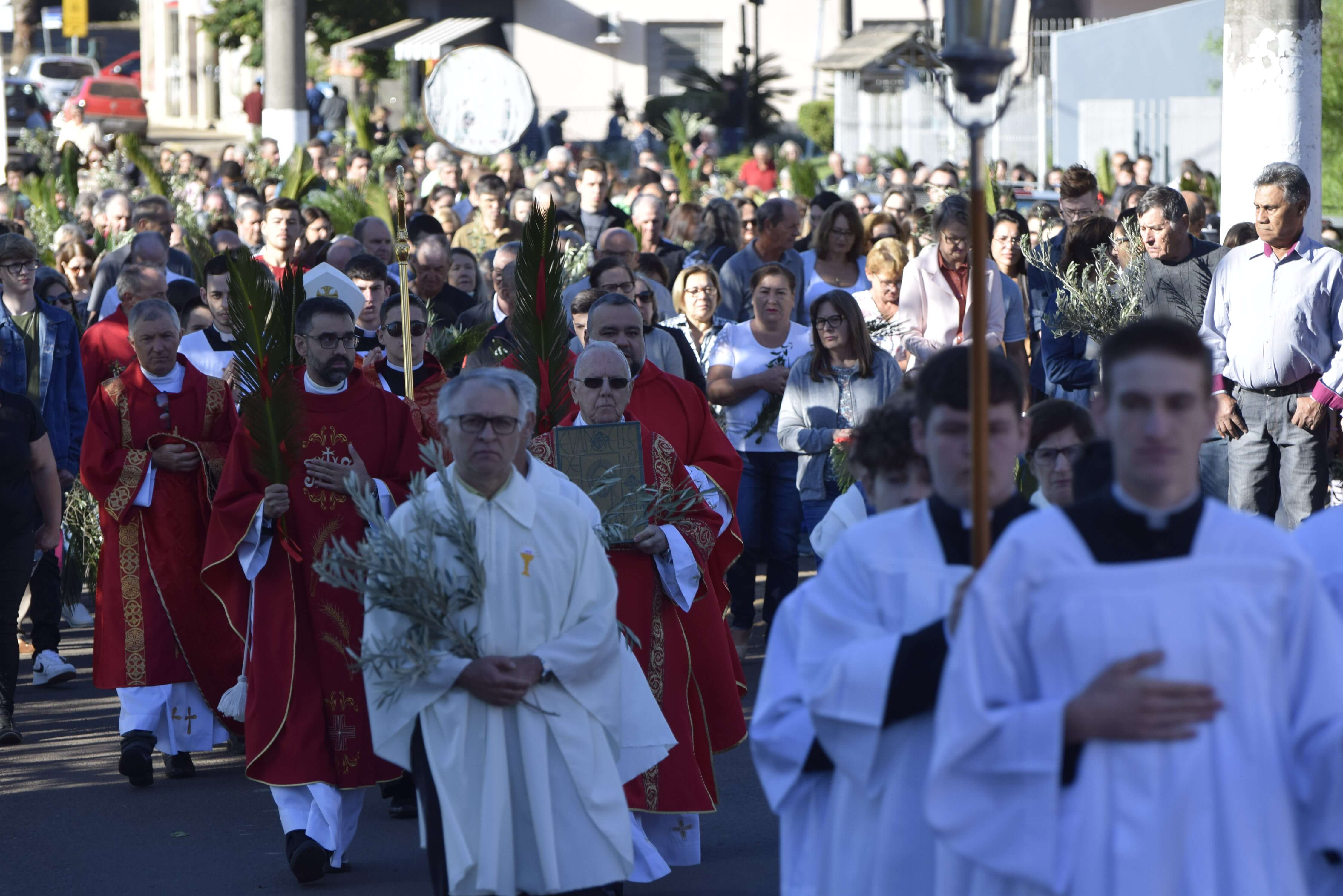 Capa Domingo de Ramos dá início a Semana Santa em FW