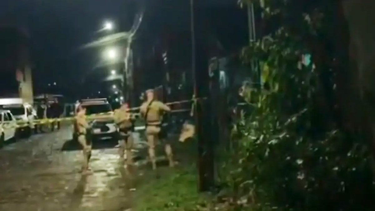 Capa Ataque a tiros deixa uma mulher morta e dois homens feridos em Chapecó