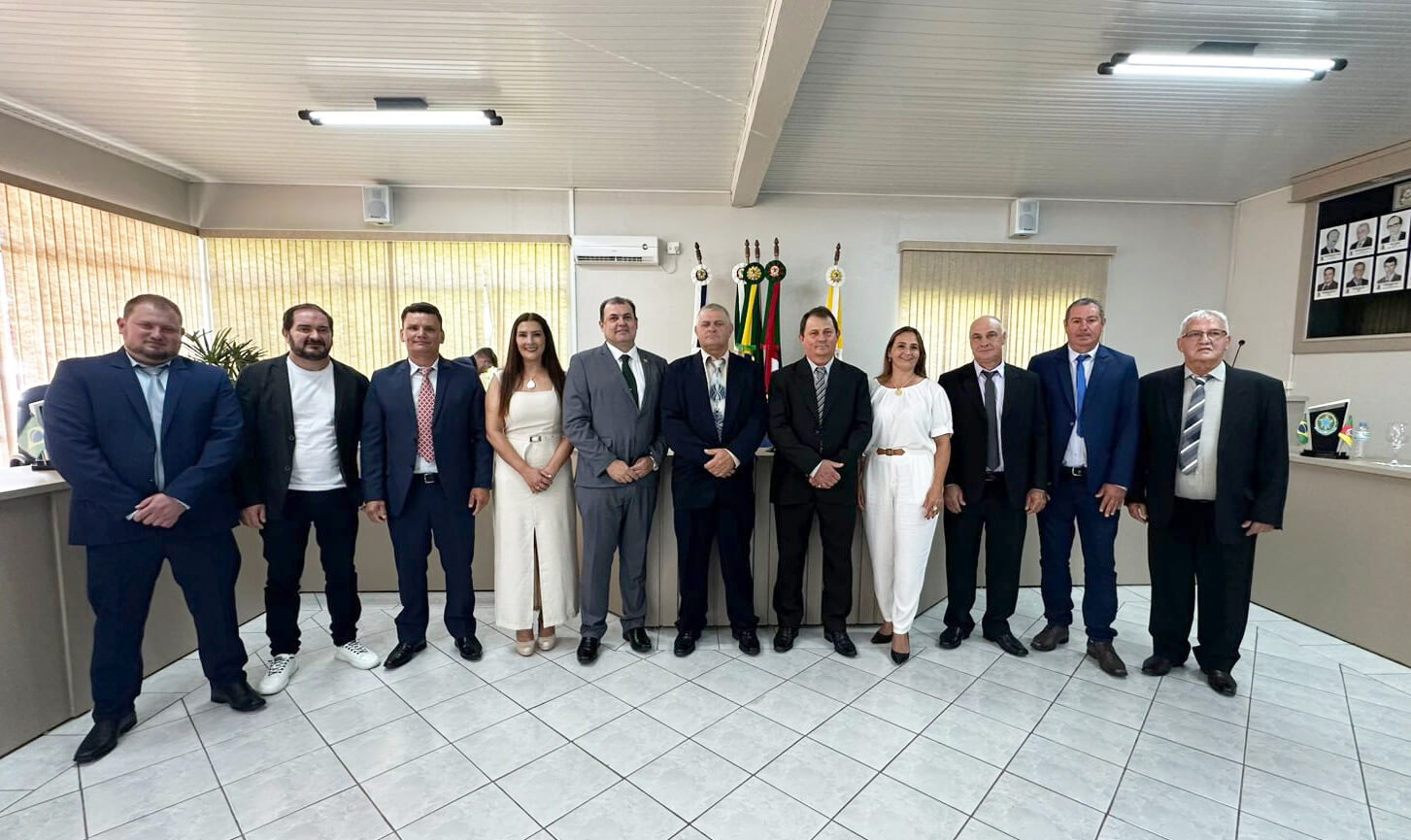 Capa Prefeito, vice e vereadores eleitos para 2025/2028 tomam posse em Planalto