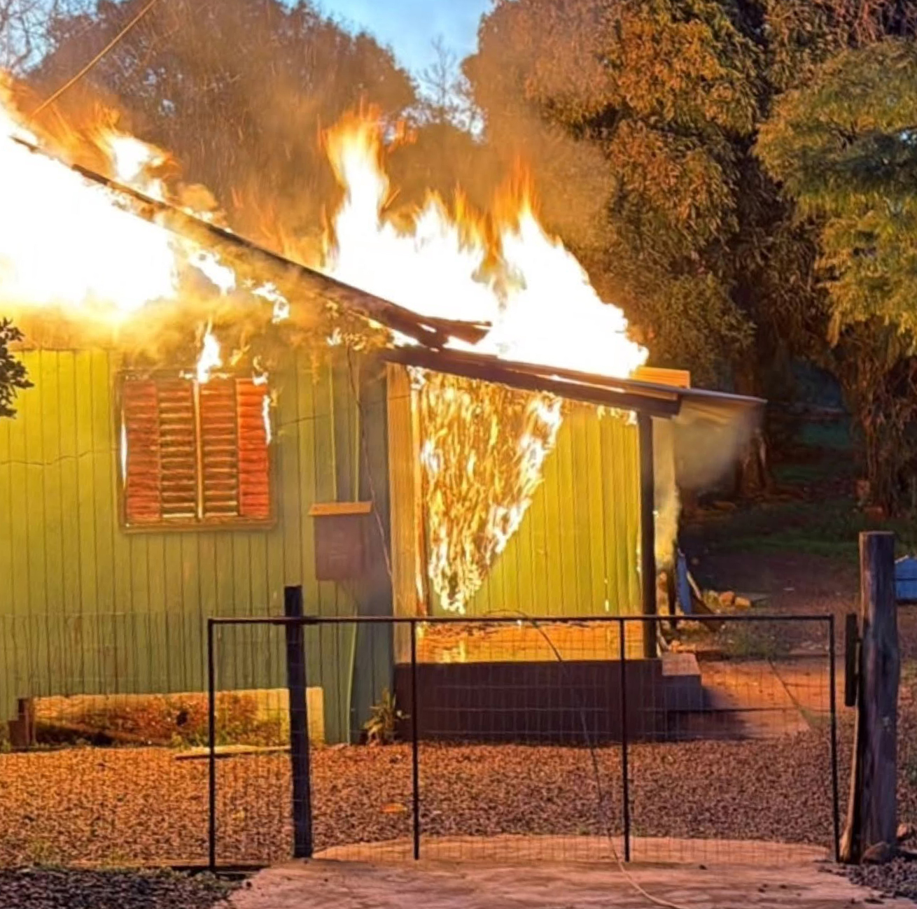 Capa Incêndio destrói residência no município de Planalto