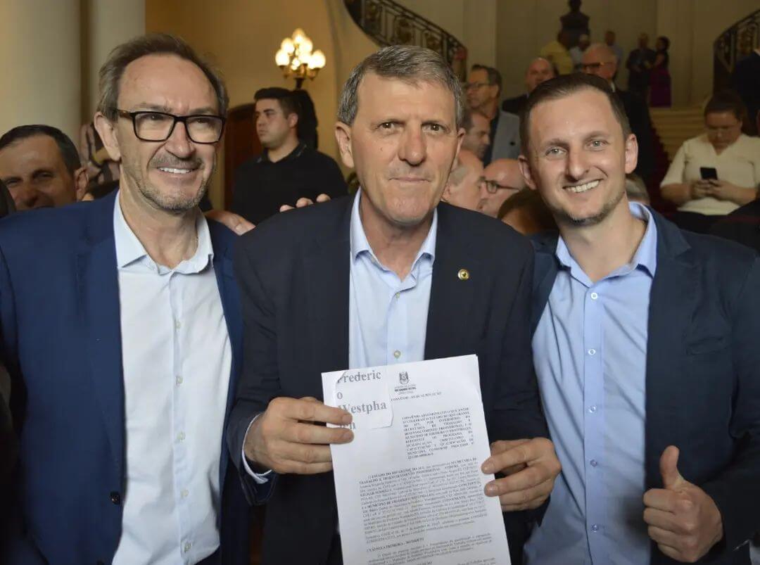 Capa Frederico Westphalen assina convênio do Programa Estadual de Qualificação Profissional