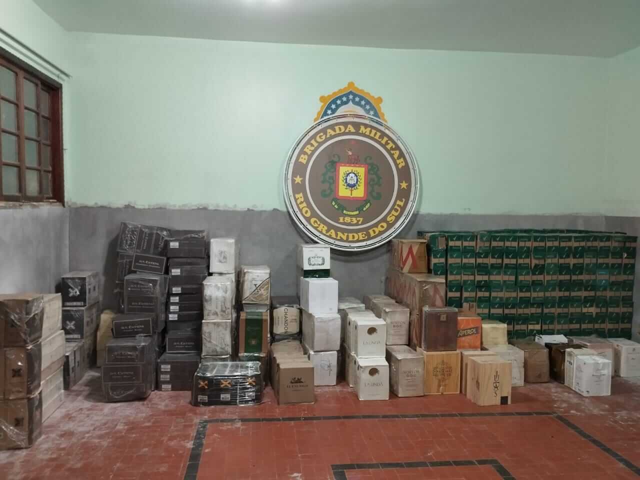 Capa BM realiza prisão e apreende produtos de origem estrangeira em Tiradentes do Sul