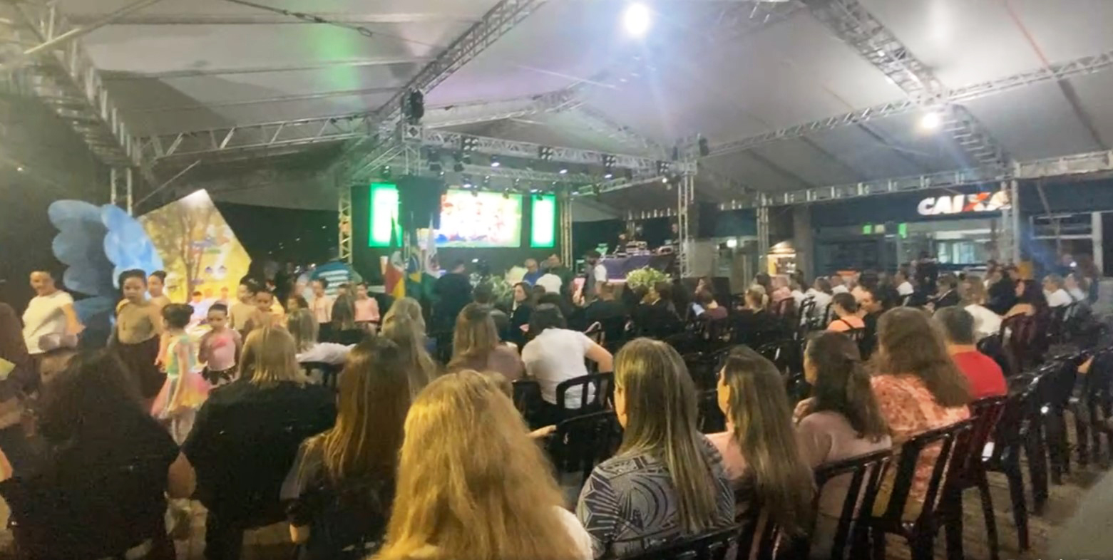 Capa Feira do Livro de Frederico Westphalen é aberta com valorização da educação e incentivo à leitura