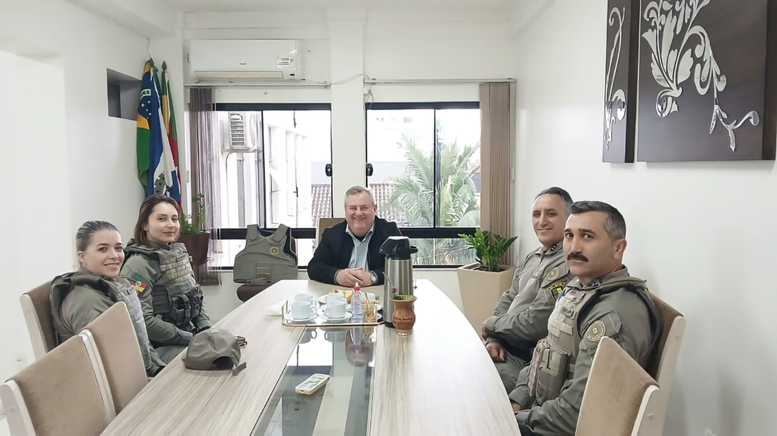 Capa Palmitinho discute reforço na segurança com nova comandante do 37º BPM